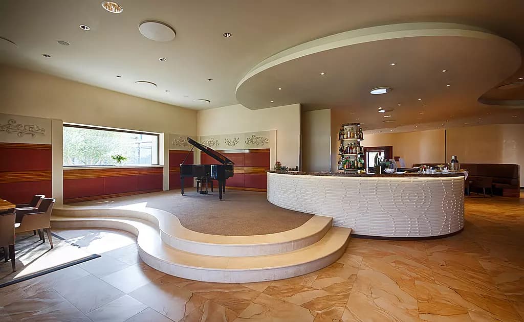 bar